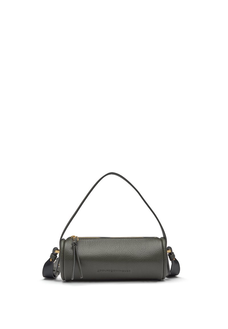 Borsa a cilindro in pelle verde scuro con manico corto, zipper dorato e tracolla nera regolabile.