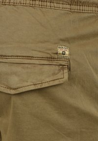 INDICODE JEANS IDABBEY - Shorts - amber