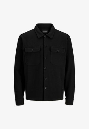 Sort skjorte med knapper, lavet af tekstureret stof, med krave, to brystlommer med klapper og lange ærmer.