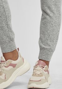 Oxmo OXBENITA REGULAR FIT - Treniņtērpa apakšdaļas - light grey melange