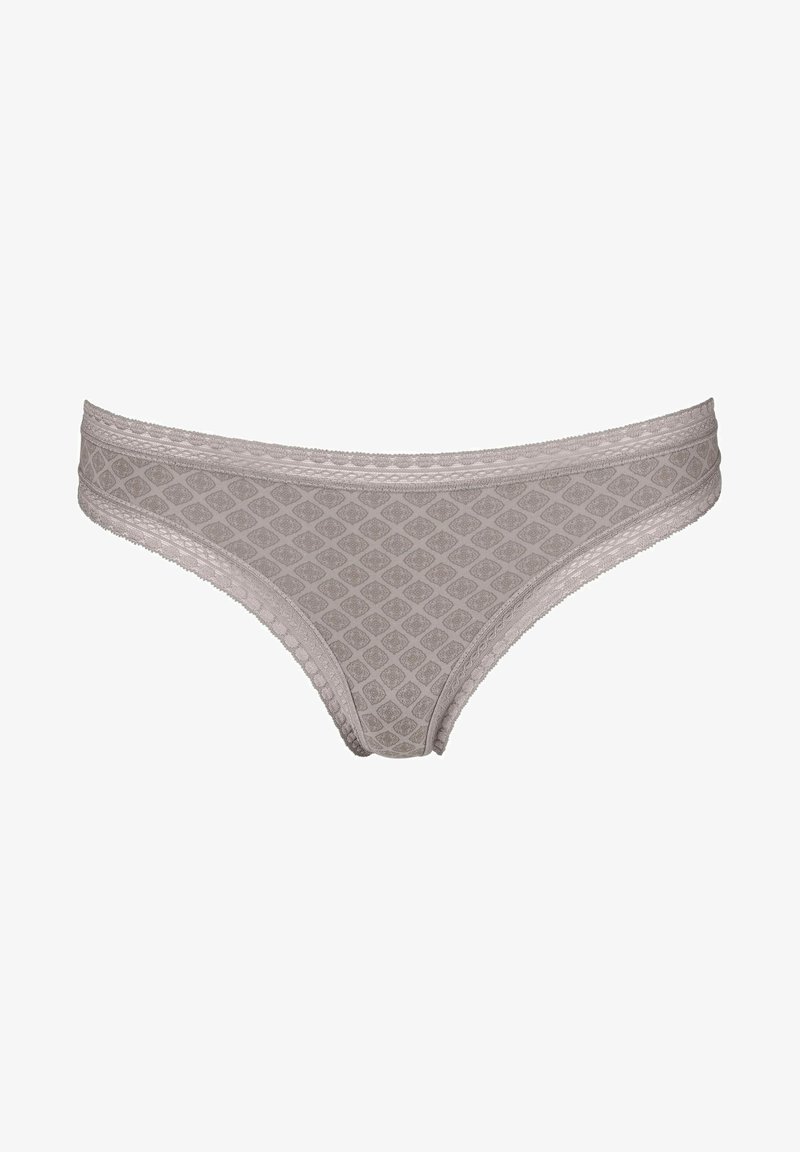 Tanga de encaje gris claro con un patrón de diamantes, textura suave y una cinturilla estrecha. Los bordes con acabado proporcionan un acabado sin costuras.