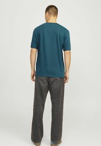 Jack & Jones LOGO RUNDHALS  - Paprasti marškinėliai - deep teal
