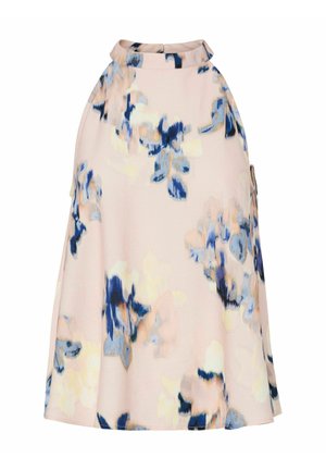 Top floreale realizzato in tessuto morbido, con un collo alto, sfondo rosa pastello e motivi floreali blu, dal taglio morbido e scivolato.