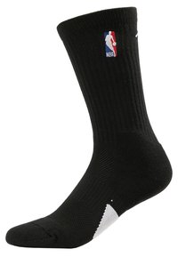 Juodas briaunotas sportinis kojinės su balta akcentu ir NBA logotipu. Pagaminta iš audinio su tekstūruota paviršiumi, sukurta patogumui ir paramai.