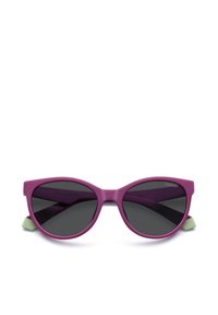 Paarse cat-eye zonnebril met donkere lenzen, matte afwerking en lichtgroene accenten op de pootjes. Duurzaam plastic materiaal.
