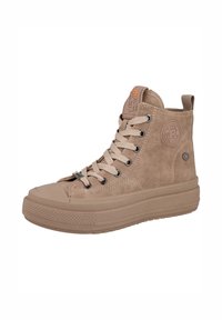 Zapatillas altas de ante marrón claro con superficie texturizada, punta redonda, suela de goma y cordones a tono. Presenta un parche con el logotipo en la lengüeta.