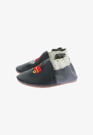 Chaussures en cuir noir avec un tissu gris rayé à l'arrière, ornées de broderies rouges et argentées à l'avant. Design bas avec une texture douce.