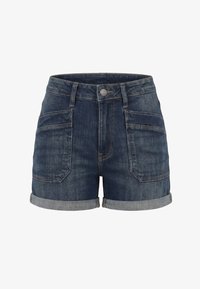 Pantalones cortos vaqueros de mezclilla azul oscuro con bolsillos delanteros aplicados, dobladillos enrollados, trabillas para cinturón y cierre con botón plateado en la cintura.