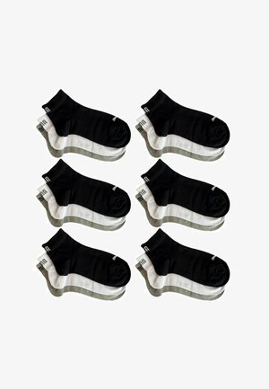 Sechs Sätze mit drei Paar Knöchelsocken in Schwarz, Weiß und Grau, angeordnet in zwei Spalten auf einem weißen Hintergrund.