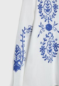 Stradivarius EMBROIDERED  - Camicetta - blue