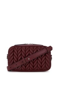 Bordeaux leren schoudertas met een geborduurd bladdesign, rechthoekige vorm, zilveren hardware en een verstelbare strap.