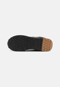 Colmar Originals TRAVIS BOOST - Sapatilhas - anthracite/military green