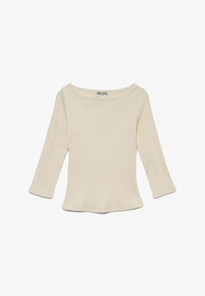 Helebeezh beež, soonikkoega pikkade varrukatega pluus, laia kaelusega ja keha järgiva siluetiga. Pehme tekstuur ja lõhestatud varrukaäärised.