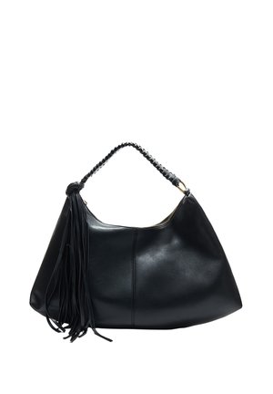 Schwarze Ledertasche mit geflochtenem Griff und langenFransen an der Seite, ausgestattet mit einem oberen Reißverschluss.