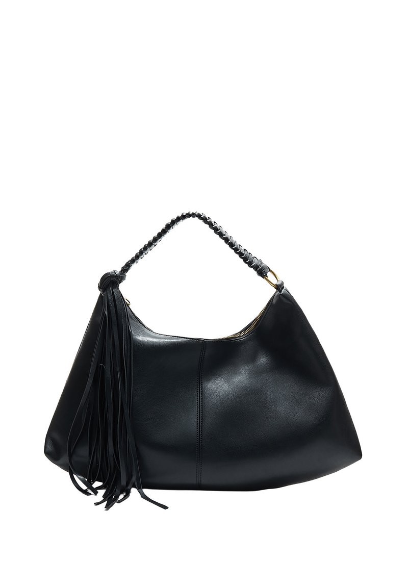 Borsa a tracolla in pelle nera con manico intrecciato e lunghe frange laterali, dotata di chiusura con zip superiore.