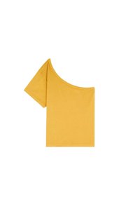 T-shirt asymétrique jaune, à manches courtes, fabriqué en tissu doux. Encolure large avec un design à une épaule. Style minimaliste, sans motifs.