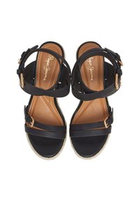 Sandali in pelle nera con cinturini alla caviglia regolabili, solette beige e suola in corda di juta in stile espadrillas.