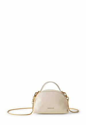 Sac à main en cuir crème Borbonese avec poignée supérieure incurvée et bandoulière chaîne dorée amovible sur fond blanc.