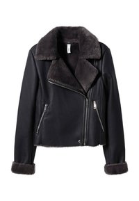 Czarna skórzana kurtka z miękkim szarym sztucznym futrem przy kołnierzu i mankietach; posiada kieszenie na zamek błyskawiczny oraz asymetryczny zamek z przodu.