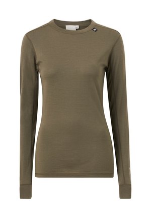 Olijfgroene shirt met lange mouwen, gemaakt van zachte stof, met een ronde halslijn en een klein logo-accent op de schouder.
