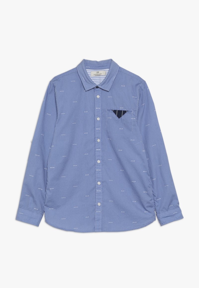 Blauwe lange mouwen blouse met dunne witte strepen, kleine all-over tekstprint en een borstzak met een driehoekig marineblauw detail.