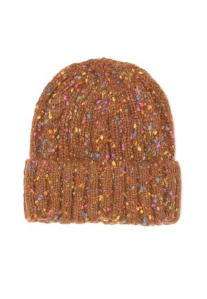 Bonnet en tricot marron avec des speckles multicolores, design côtelé et revers replié en bas. Surface texturée pour la chaleur.
