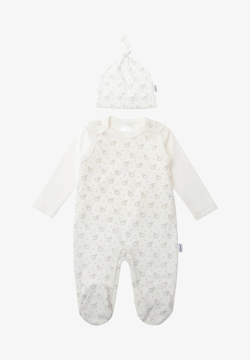 Weißer Baby-Overall mit langen Ärmeln, der ein zartes, wiederkehrendes Muster aus kleinen, hellbraunen Tieren zeigt. Inklusive einer passenden geknoteten Mütze.