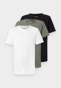 Drei Rundhals-T-Shirts in Weiß, olivgrün und Schwarz. Hergestellt aus weicher Baumwolle, mit kurzen Ärmeln und einem lässigen Schnitt.