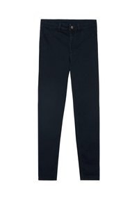 Vaqueros de mezclilla azul oscuro con un corte recto, que presentan un cierre de cremallera, botón y un diseño clásico de cinco bolsillos. Textura suave y líneas limpias.
