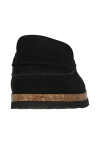 Schwarzer Wildleder-Slipper mit einer Kork-Zwischensohle, ausgestattet mit einer glatten Oberseite und einem runden Zehendesign. Minimale Nahtdetails entlang der Kanten.