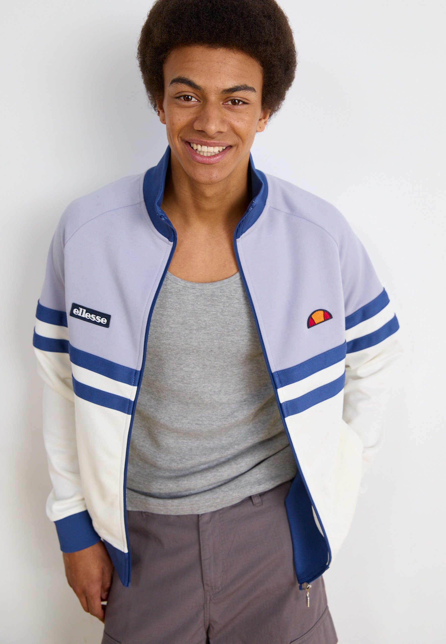 ellesse 紫色 トレーニングトップス ellesse 紫色 トレーニングトップス