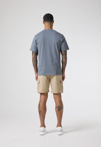 CLOSURE London GRAFFITI OUTLINE TEDDY TEE - T-shirts med print - midgrey
