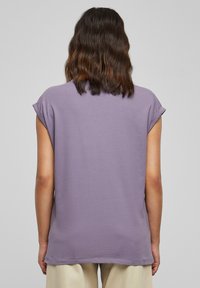 Urban Classics EXTENDED SHOULDER - Jednoduché tričko - dustypurple