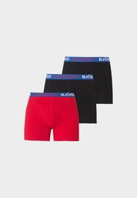 Trois boxers Björn Borg, deux noirs et un rouge, chacun avec une ceinture bleue portant les mots Norway et Björn.