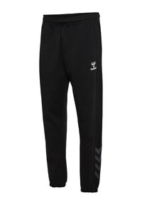 Czarne spodnie sportowe z elastycznym pasem i mankietami, z białym logo hummel i ciemnymi paskami w jodełkę na prawej nodze.