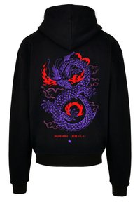 Sudadera negra con una gran gráfica de dragón colorido en púrpura y rojo, con un diseño texturizado y letras en negrita en la parte inferior.