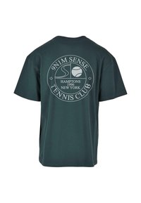 9N1M SENSE TENNIS CLUB BADGE - Apdrukāts T-krekls - bottlegreen