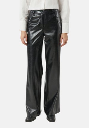 - Spodnie materiałowe