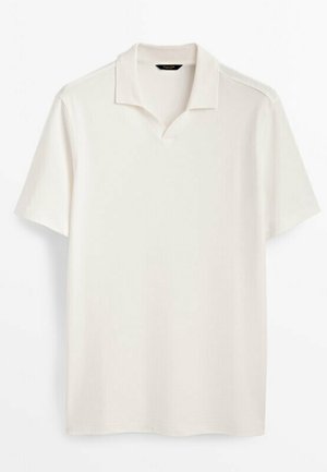 Wit poloshirt met korte mouwen, een kraag en een V-hals, weergegeven tegen een effen witte achtergrond.