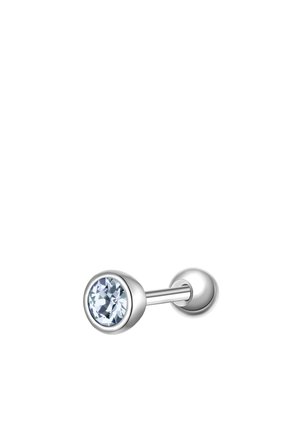 Boucle d'oreille barre en argent avec une pierre précieuse ronde claire sertie en chaton à une extrémité et une boule d'argent simple à l'autre extrémité.