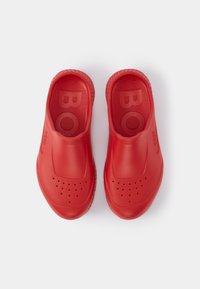 BOSS TITANIUM UNISEX - Mulas - bright red