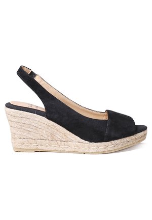 Sort ruskind kile sandaler med åben tå og slingback-rem, med en naturlig flettet jute platformshæl.