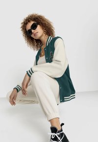 LASCANA LSCN BY LASCANA - Bomber tipa jaka - beige schwarz blau