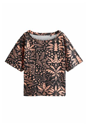 Black t-shirt with short sleeves featuring a coral floral pattern. Relaxed fit and round neckline, made from soft fabric.