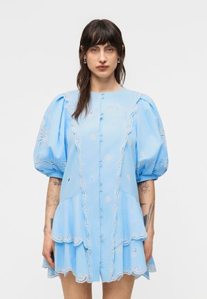 MAIZY EMBROIDERED MINI DRESS - Tričkové šaty - blue