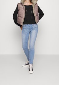 ONLY Petite Strickpullover - black