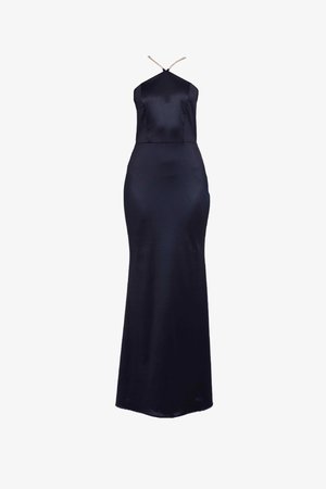 Tengerészeti selyem esti ruha, testhezálló fazonnal, nyakpántos kivágással és vékony megkötő pántokkal. Simaság jellemzi, földig érő kivitel, látható minták nélkül.