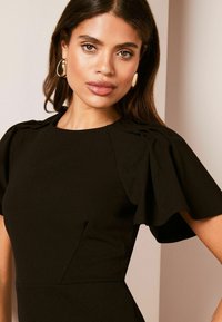 Lipsy SHORT FLUTTER SLEEVE MIDI BODYCON - Etuikjole - black
