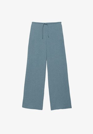 Pantaloni tricotati cu picioare largi, de culoare albastru șters, cu talie elastică și închidere cu șnur, croială lejeră și textură moale.