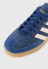 adidas Originals HANDBALL SPEZIAL - Trainers - dark blue/wonder quartz/clear sky